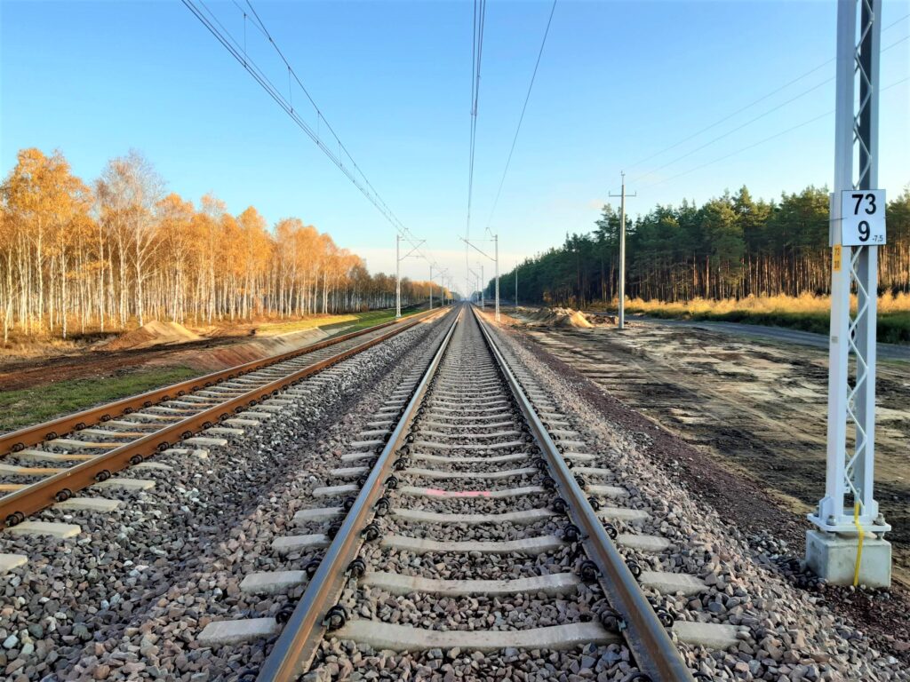 Modernizacja linii kolejowej - efekt prac zarzadzanych przez Poscon